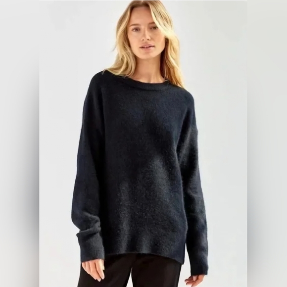 Aritzia Sweaters - The Group Babaton Thurlow Sweater In Black Small